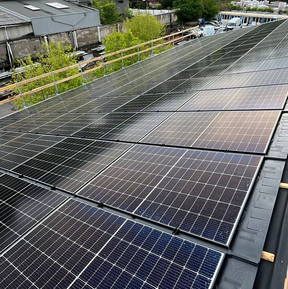 Installation de panneaux photovoltaïques par A.D.M.F