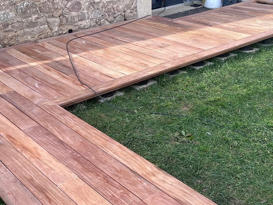 Terrasse en bois exotique réalisée par A.D.M.F
